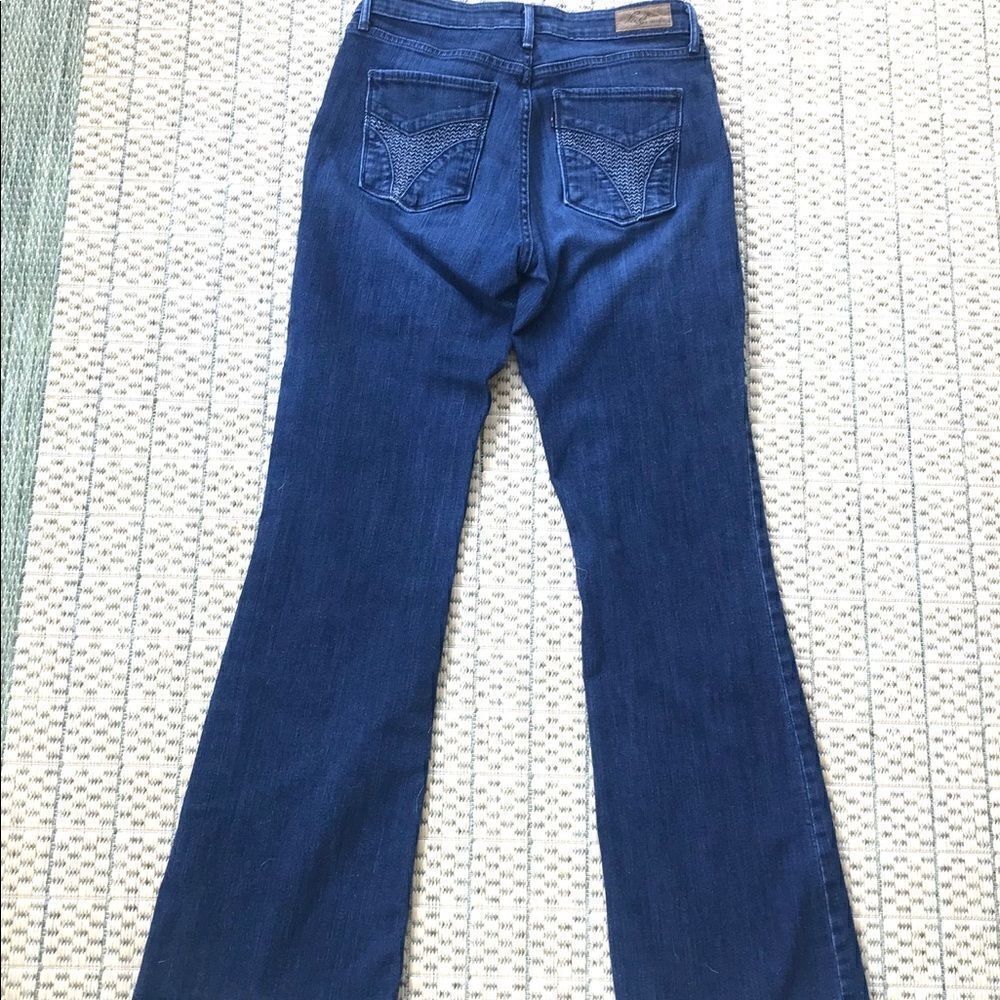 - Levi’s Bootcut Jean with embroidered pockets Size 8/29 - Picture 6 of 9
